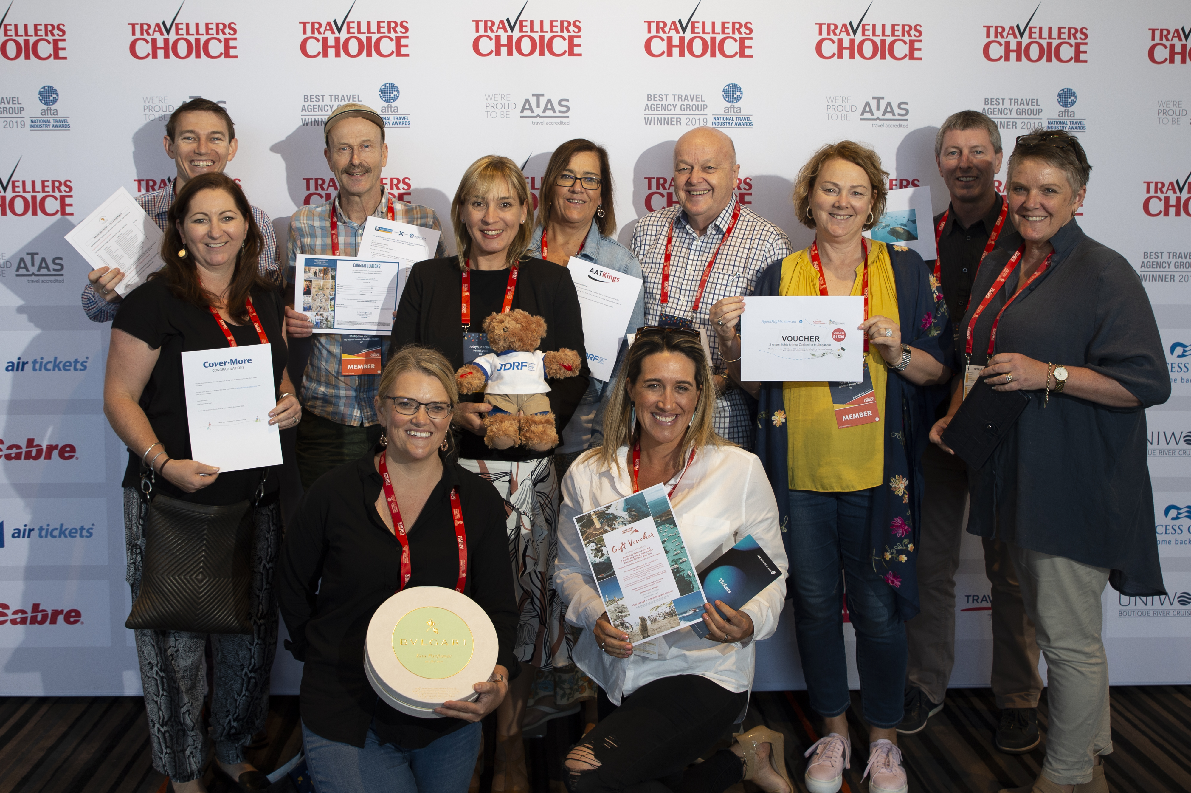 Travellers Choice’s generous members and winners of the JRDF raffle at the 2019 Travellers Choice Conference pictured with General Manager Marketing Robyn Mitchell.